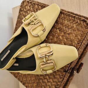 Urban Revivo Women's Flat Shoes with Gold Accents Size 8 Withd M